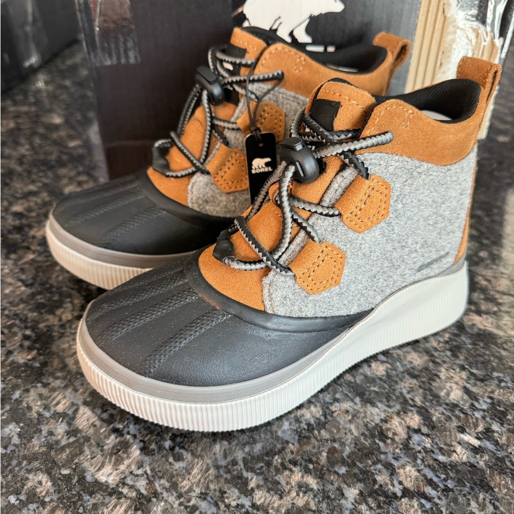 NEW SOREL Youth Size 3 Sorel Out N About IV Classic Waterproof Boots Winter Snow